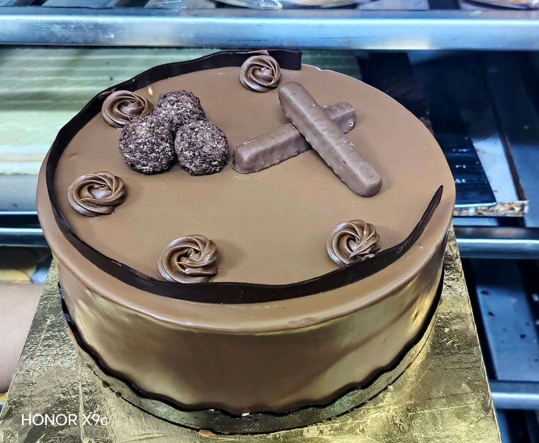 Cake pan for 5 to8 people