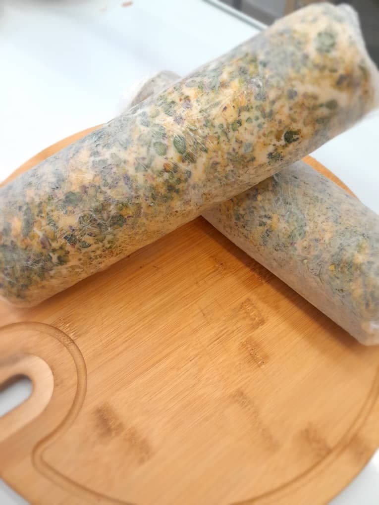 Cream and pistachios